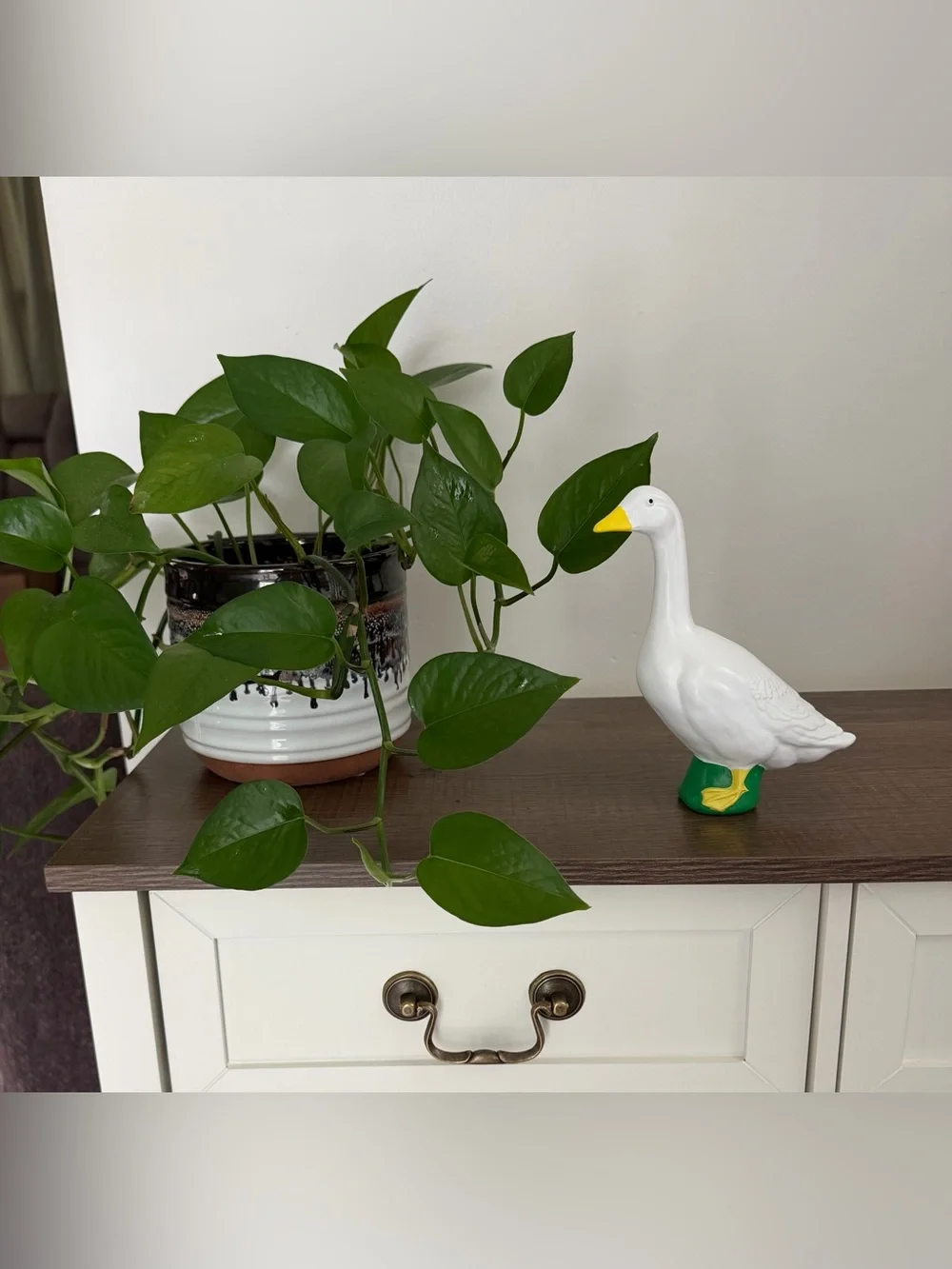 White Resin Goose Figurine with Yellow Beak and Green Base - Decorative Accent